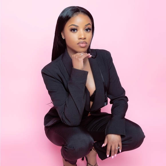 Meet your Posher, Lasasha - Picture 1 of 2